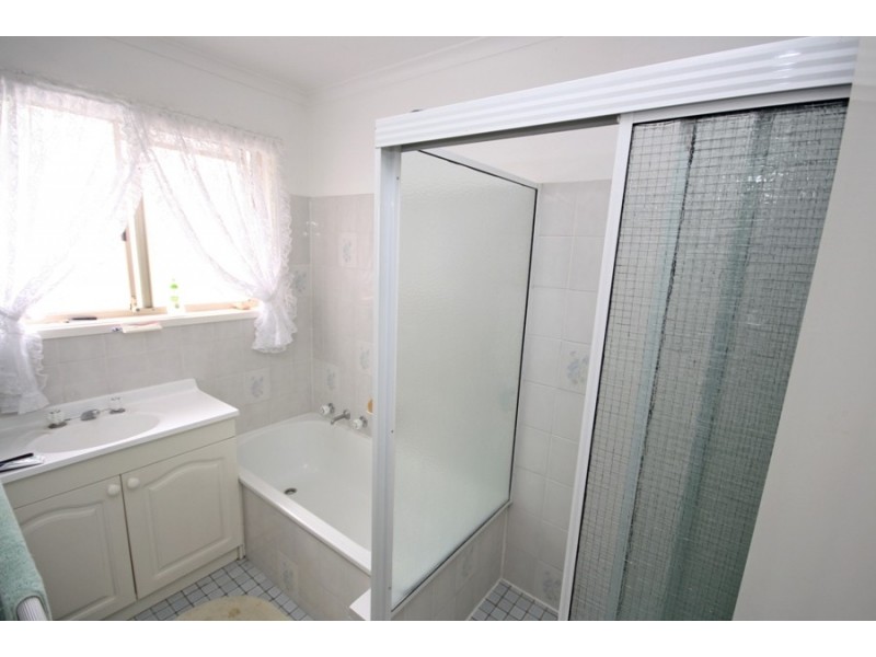 25 Warrambool Crescent, Wagga Wagga NSW 2650