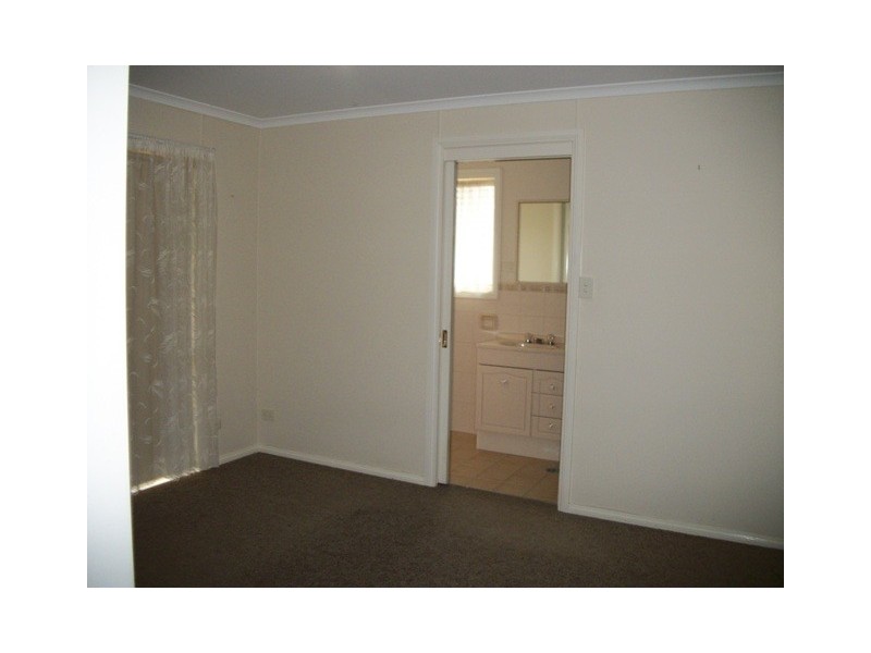 8 Alfred Street, Wagga Wagga NSW 2650