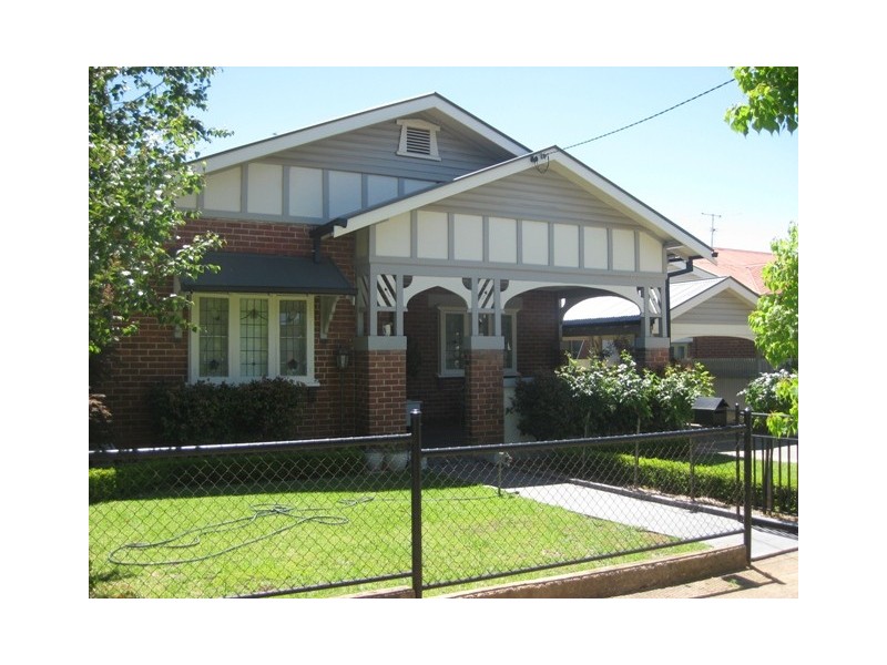 4 Inverary Street, Wagga Wagga NSW 2650