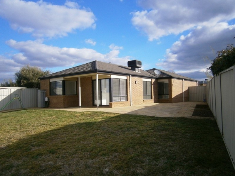 2/8 Ulandra Place, Wagga Wagga NSW 2650