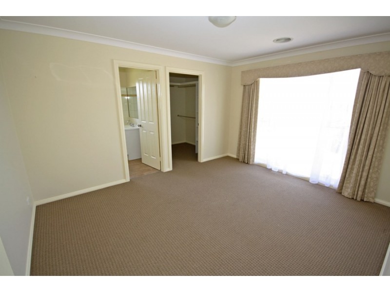 5 Garru Place, Wagga Wagga NSW 2650