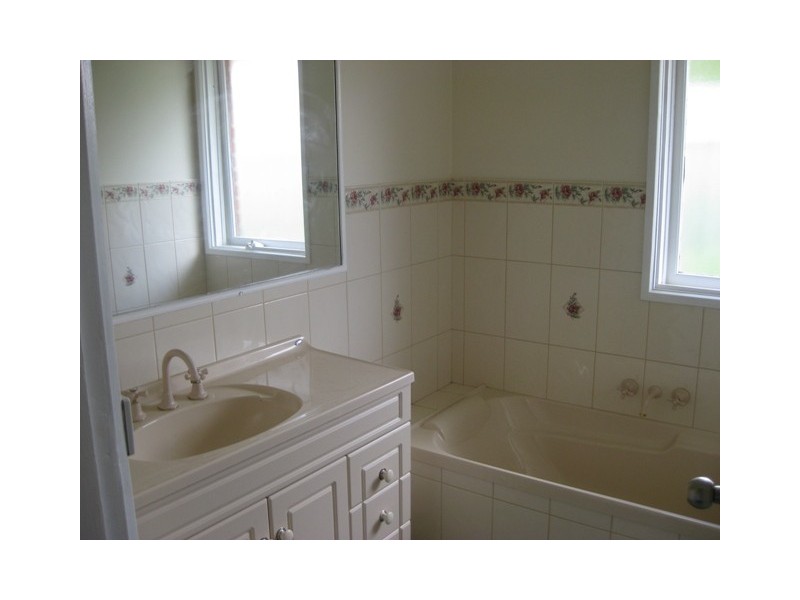 2 Oleander Crescent, Wagga Wagga NSW 2650