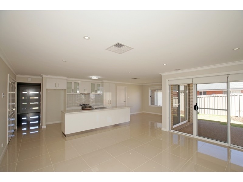 46 Yarrawah Crescent, Wagga Wagga NSW 2650