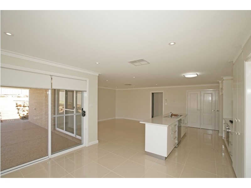 46 Yarrawah Crescent, Wagga Wagga NSW 2650