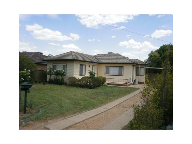 32 Stanley St, Wagga Wagga NSW 2650