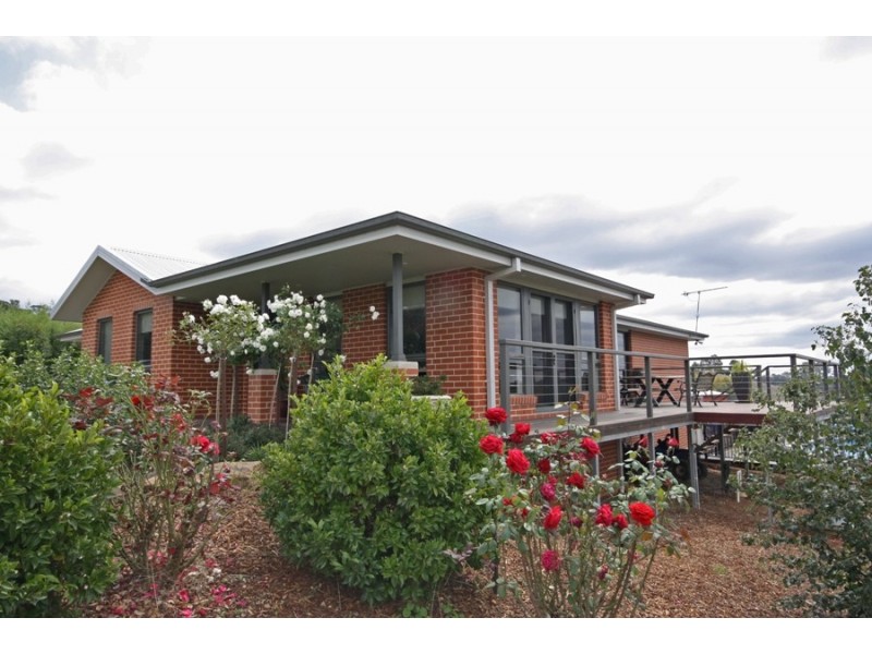 70 Riverview Drive, Wagga Wagga NSW 2650