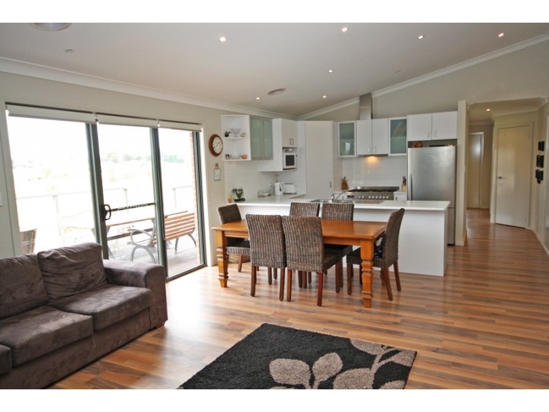 70 Riverview Drive, Wagga Wagga NSW 2650
