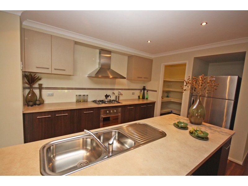 13 Wellington Avenue, Tatton NSW 2650