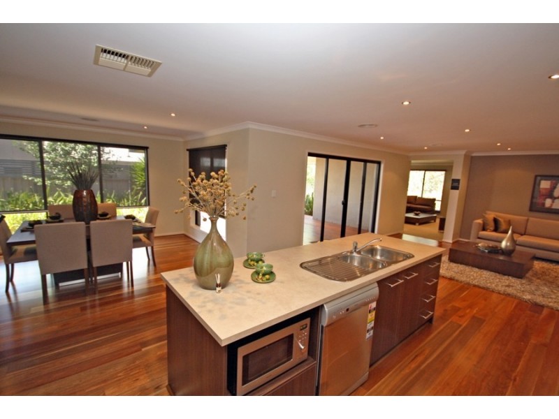 13 Wellington Avenue, Tatton NSW 2650