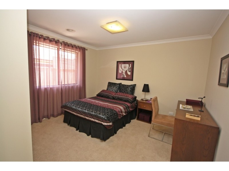 13 Wellington Avenue, Tatton NSW 2650