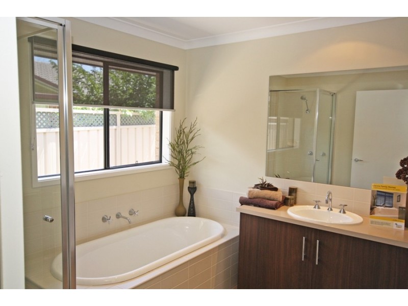 13 Wellington Avenue, Tatton NSW 2650