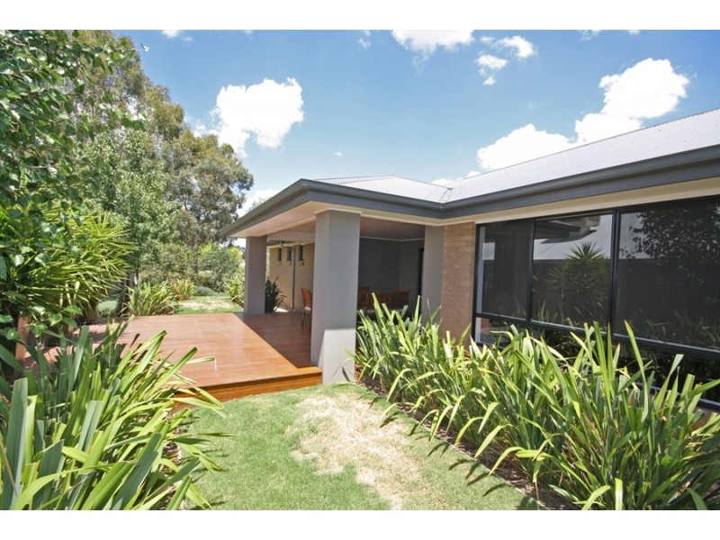 13 Wellington Avenue, Tatton NSW 2650