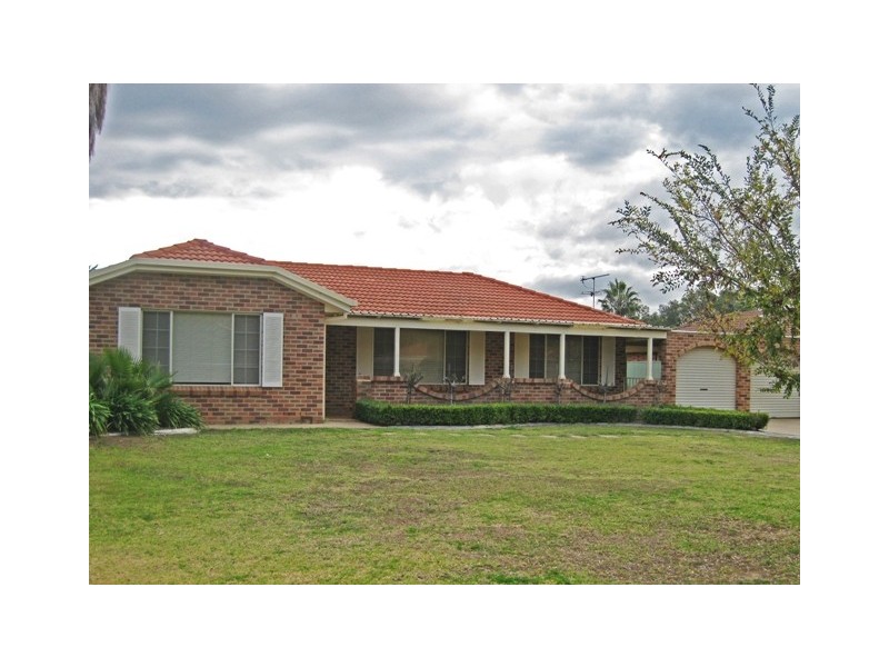 11 Karoom Drive, Wagga Wagga NSW 2650