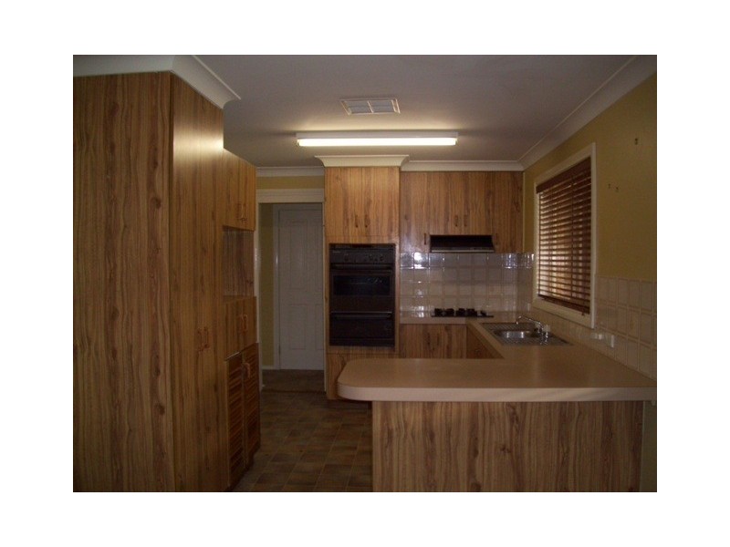 11 Karoom Drive, Wagga Wagga NSW 2650