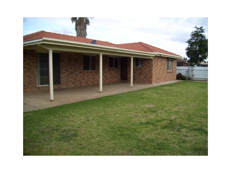 11 Karoom Drive, Wagga Wagga NSW 2650