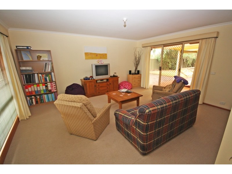 2 Stockton Place, Estella NSW 2650