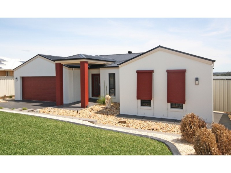 26 Dundale Crescent, Estella NSW 2650