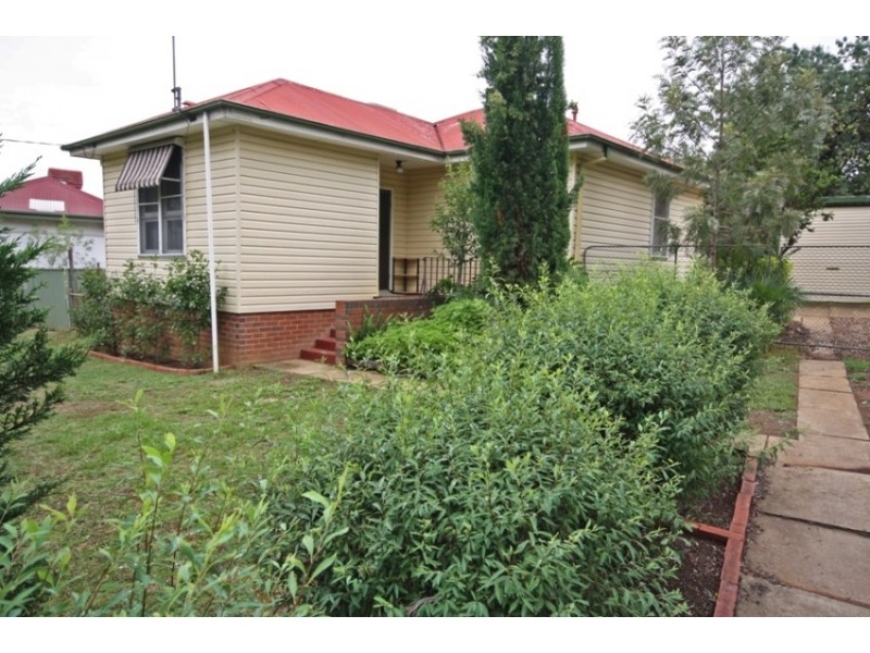 35 Castlereagh Avenue, Wagga Wagga NSW 2650