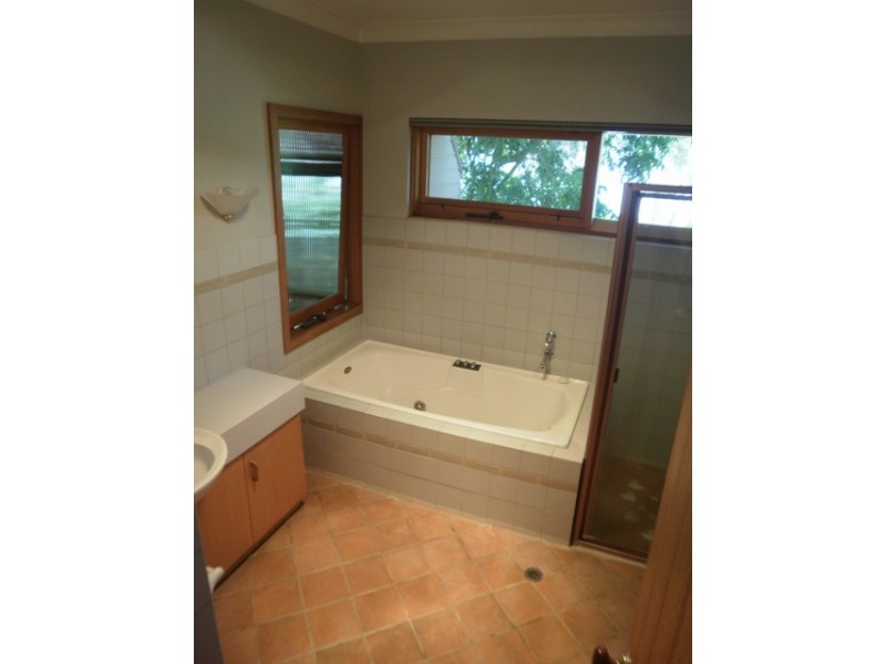 64 Lake Haven Drive, Wagga Wagga NSW 2650