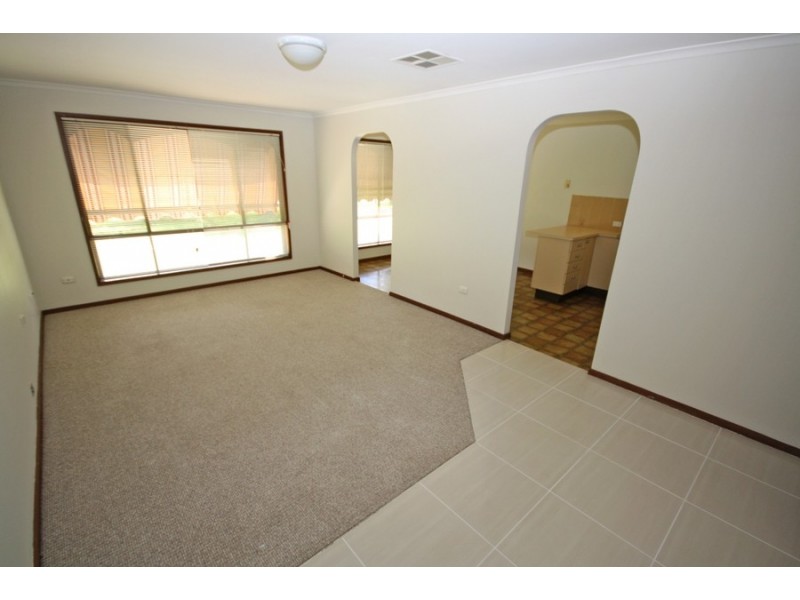 10 Karoom Drive, Wagga Wagga NSW 2650