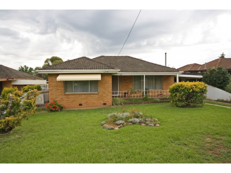 21 Leavenworth Drive, Wagga Wagga NSW 2650