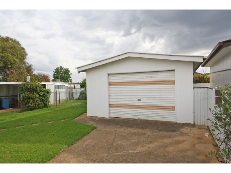 21 Leavenworth Drive, Wagga Wagga NSW 2650