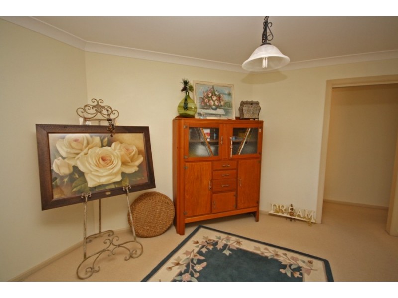 10 Ellwood Close, Bourkelands NSW 2650