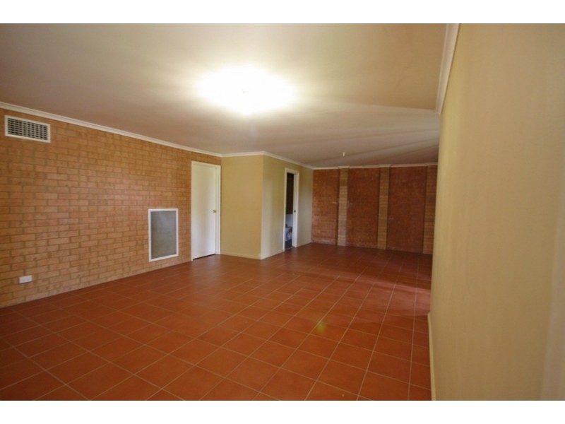 10 Ellwood Close, Bourkelands NSW 2650