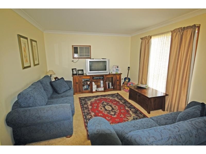 97 Dalman Parkway, Glenfield Park NSW 2650