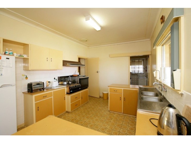 8 Acacia Street, Wagga Wagga NSW 2650
