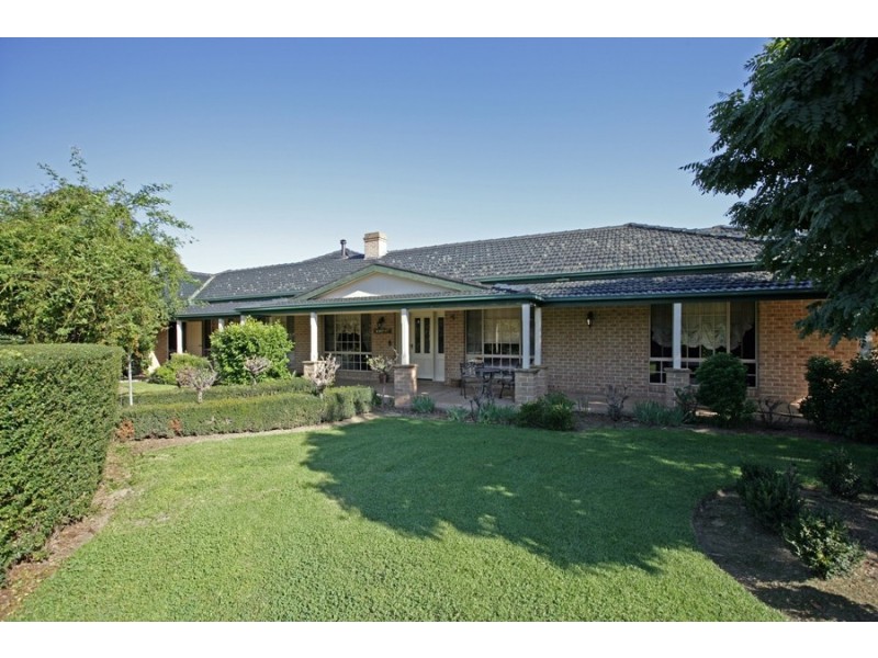 15 Sycamore Road, Lake Albert NSW 2650