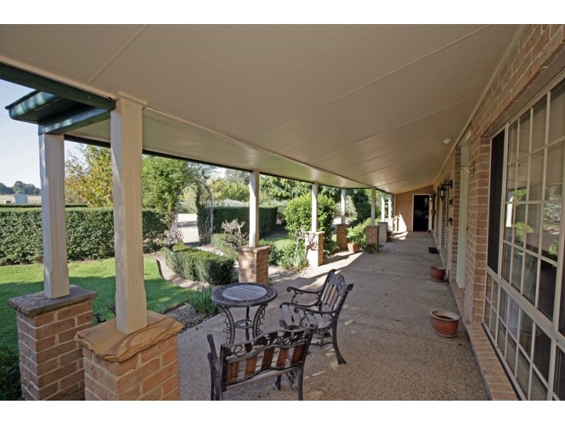 15 Sycamore Road, Lake Albert NSW 2650