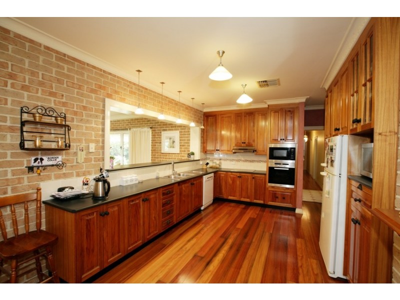 15 Sycamore Road, Lake Albert NSW 2650