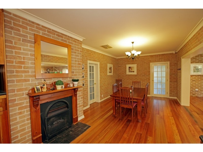 15 Sycamore Road, Lake Albert NSW 2650