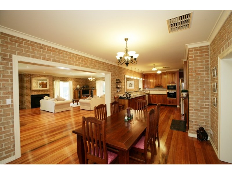 15 Sycamore Road, Lake Albert NSW 2650