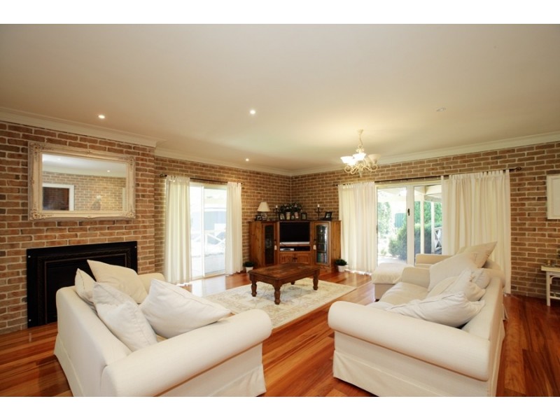 15 Sycamore Road, Lake Albert NSW 2650