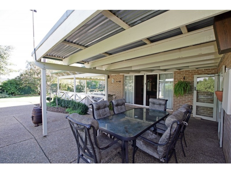 15 Sycamore Road, Lake Albert NSW 2650