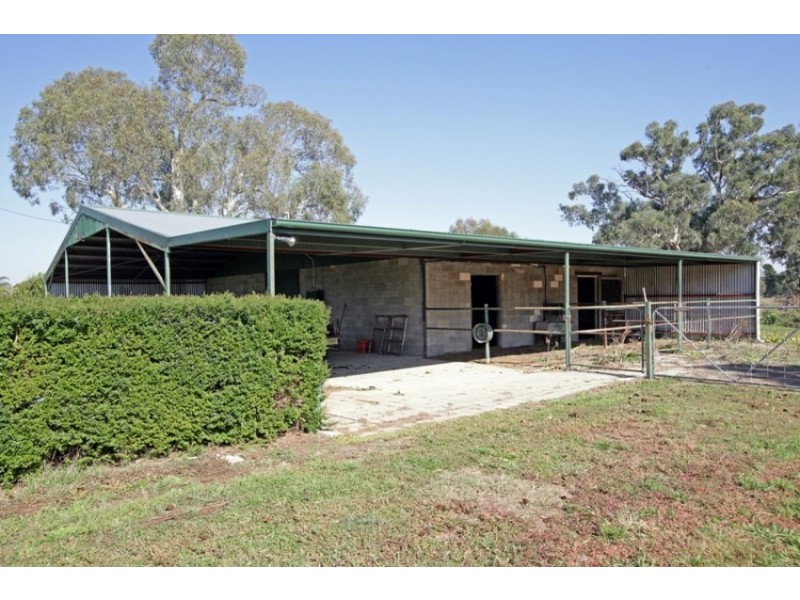 15 Sycamore Road, Lake Albert NSW 2650