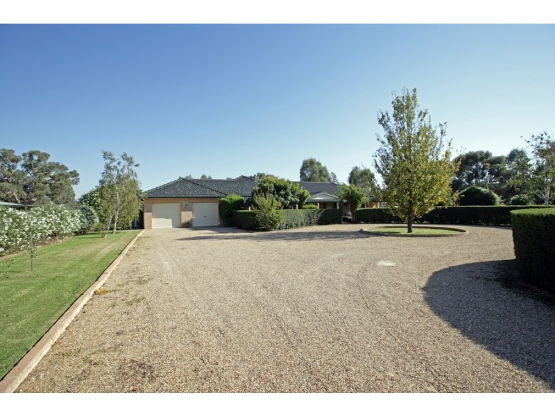 15 Sycamore Road, Lake Albert NSW 2650