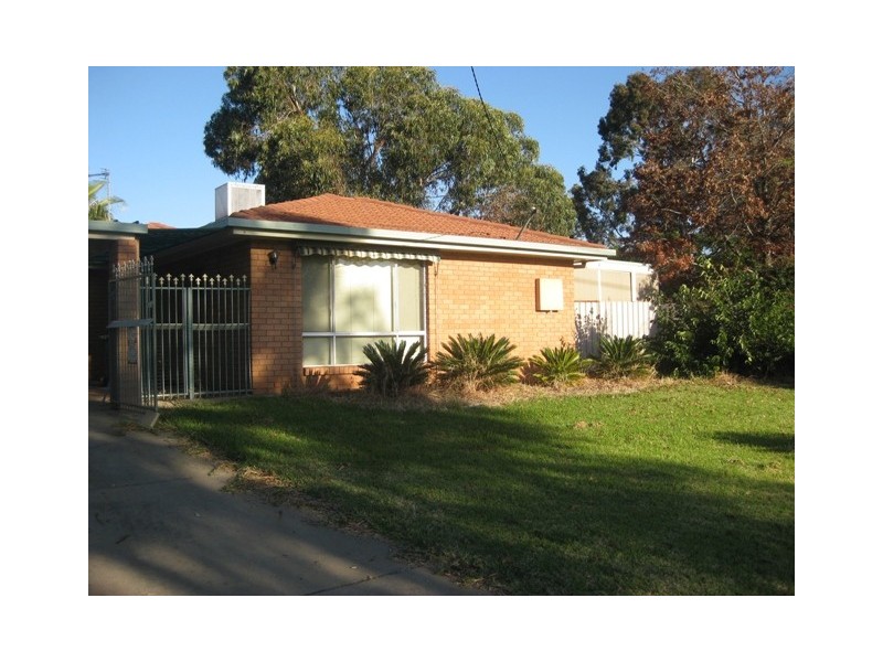 69 Truscott Drive, Wagga Wagga NSW 2650
