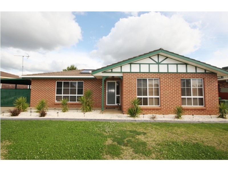 4 Eaton Street, Wagga Wagga NSW 2650