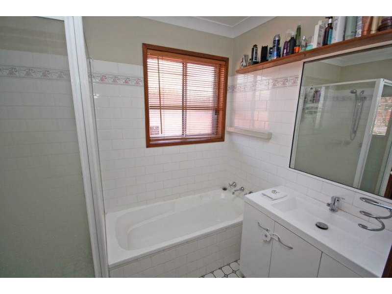 4 Eaton Street, Wagga Wagga NSW 2650