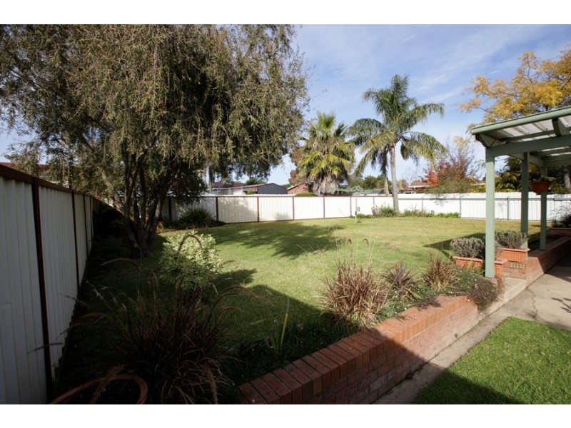 76 Maple Road, Wagga Wagga NSW 2650