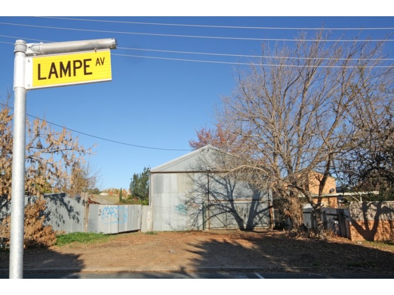 2 Lampe Avenue, Wagga Wagga NSW 2650