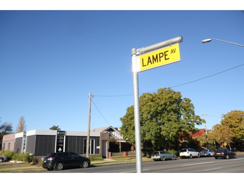 2 Lampe Avenue, Wagga Wagga NSW 2650