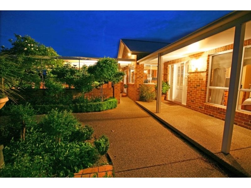 15 Tallowood Crescent, Lake Albert NSW 2650
