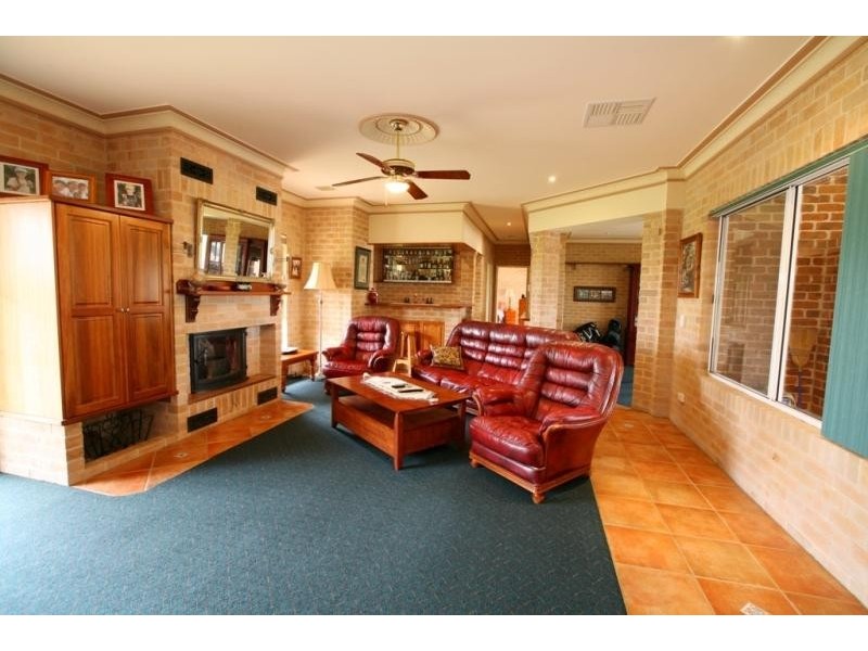 15 Tallowood Crescent, Lake Albert NSW 2650