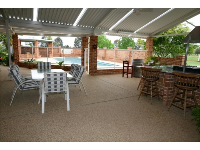 15 Tallowood Crescent, Lake Albert NSW 2650