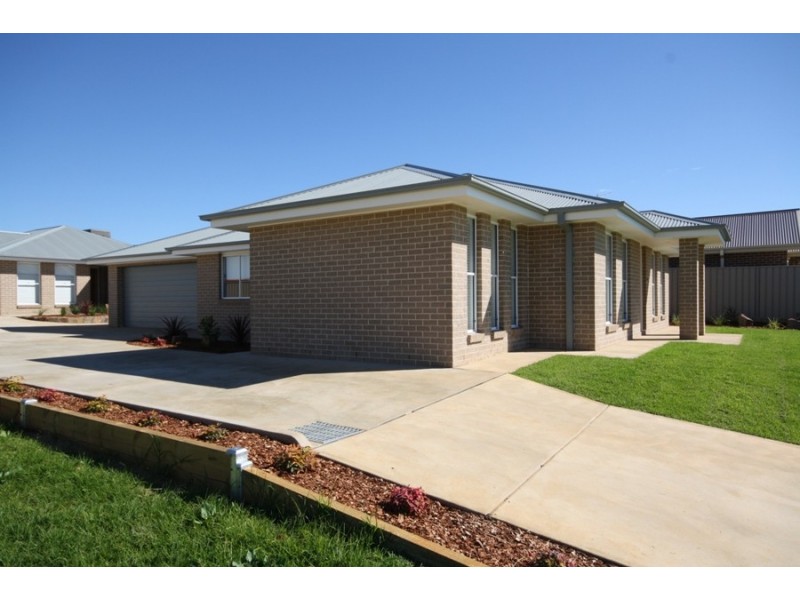Unit 1/14 Willang Crescent, Glenfield Park NSW 2650