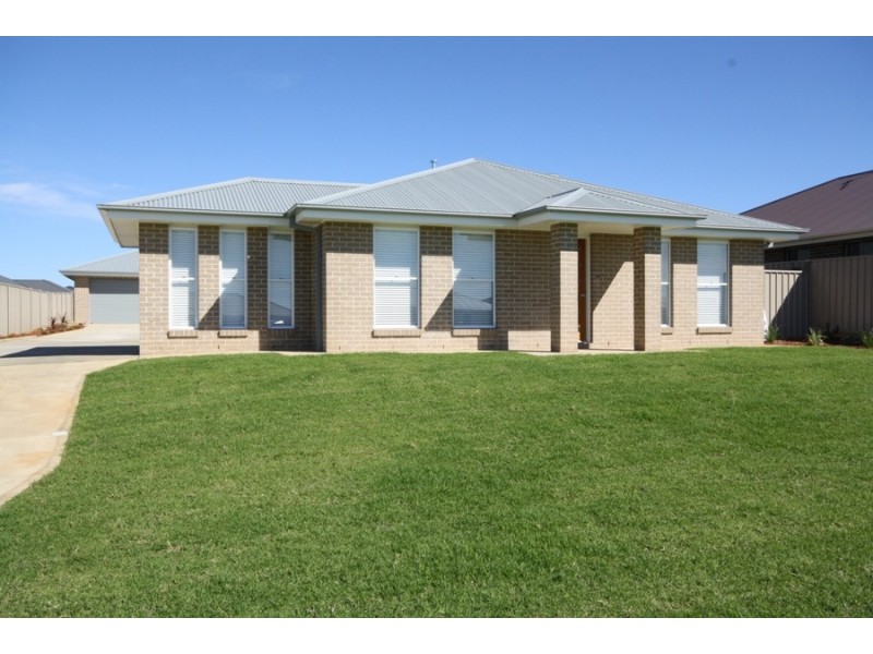 Unit 1/14 Willang Crescent, Glenfield Park NSW 2650